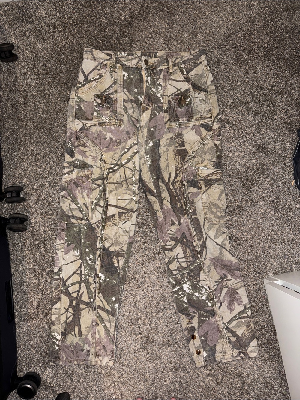 High-Waisted Camo Cargo Pants in Green-Tan